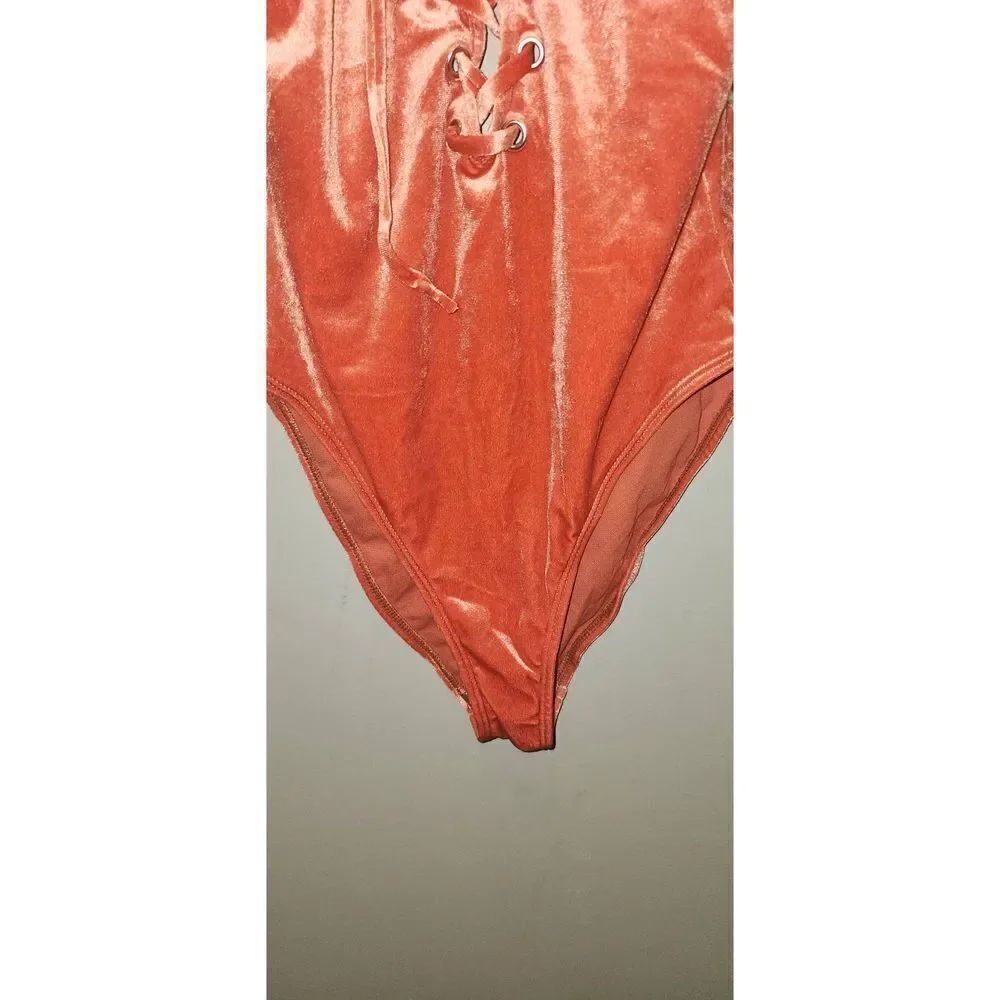 Lira Velvet One Piece - Picture 2 of 5